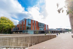 Wide view image of Thornborough engineering building on UofG campus