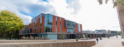 Wide view image of Thornborough engineering building on UofG campus