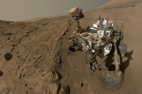 Curiosity rover on mars