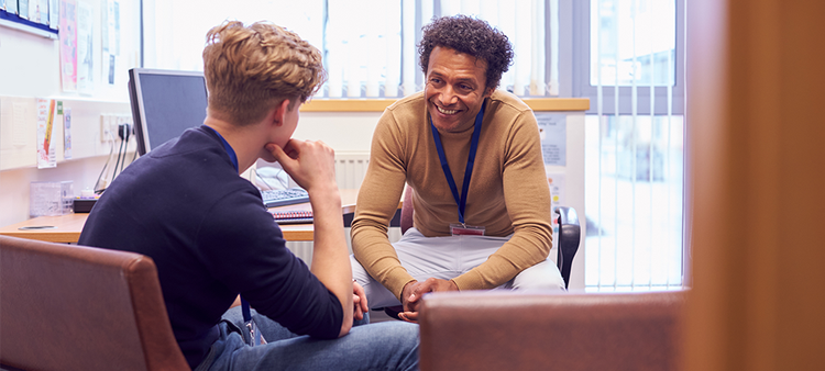 A dietitian counsels a university student