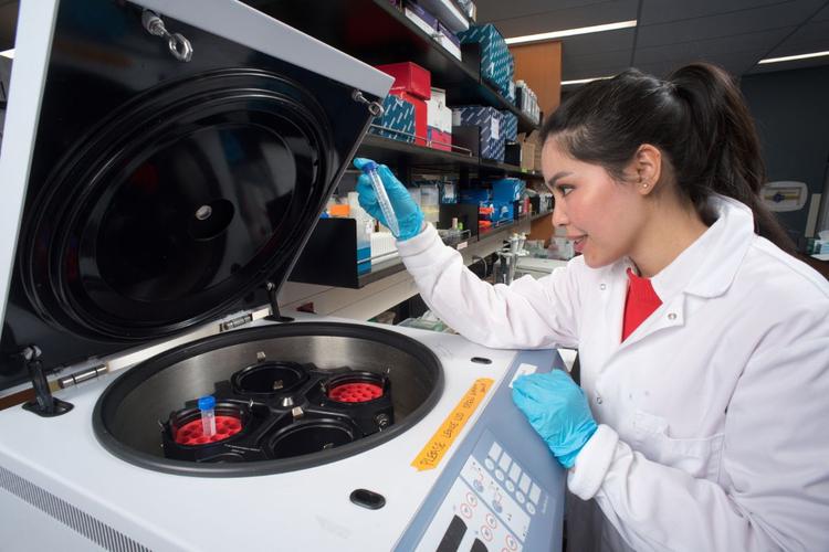Dr. Fatemeh Fazel is developing innovative mRNA vaccines for birds to combat avian flu.