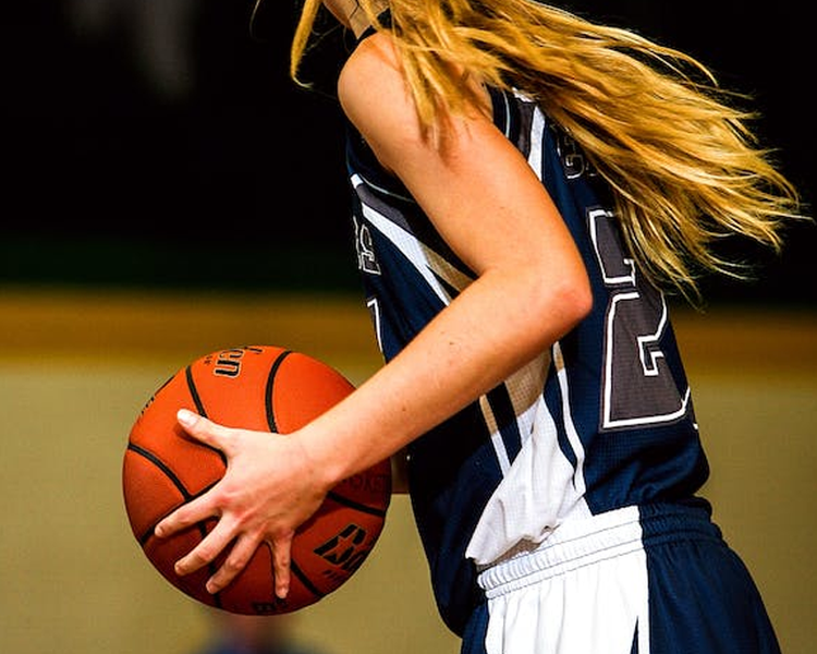 photo of a female basketball player