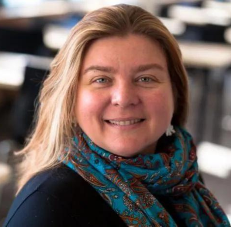 Headshot of Heather Mitchell.