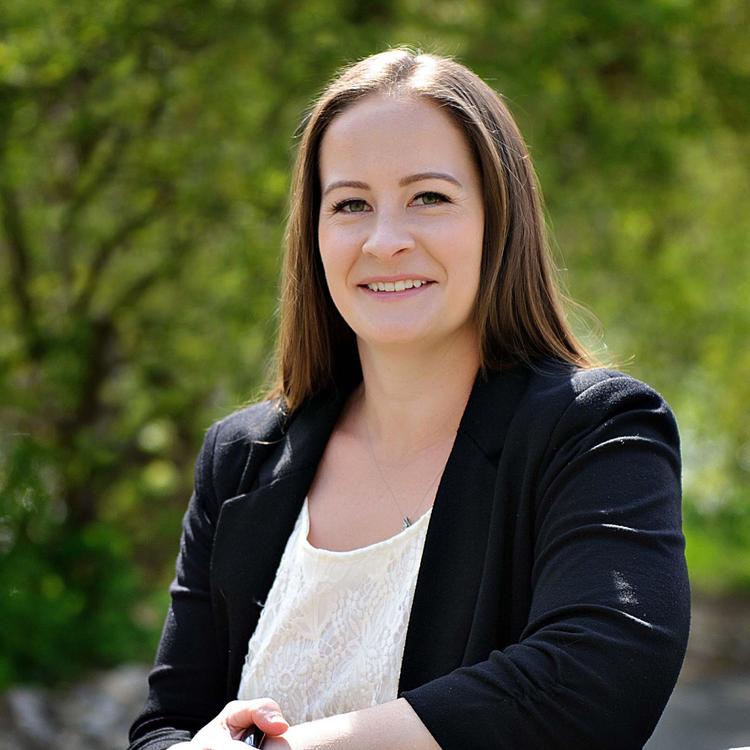 Headshot of Michelle Stringer