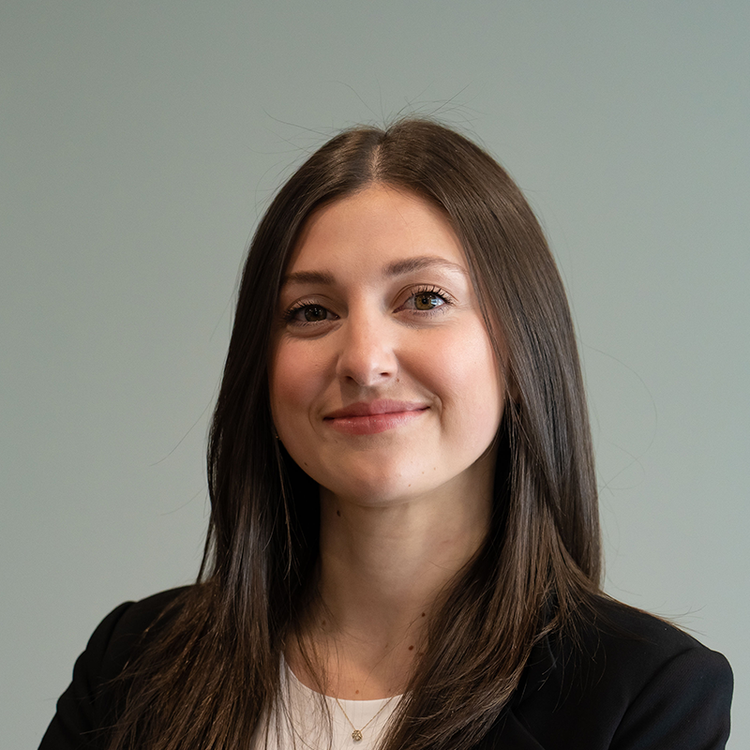 Headshot Alexandra Burdett