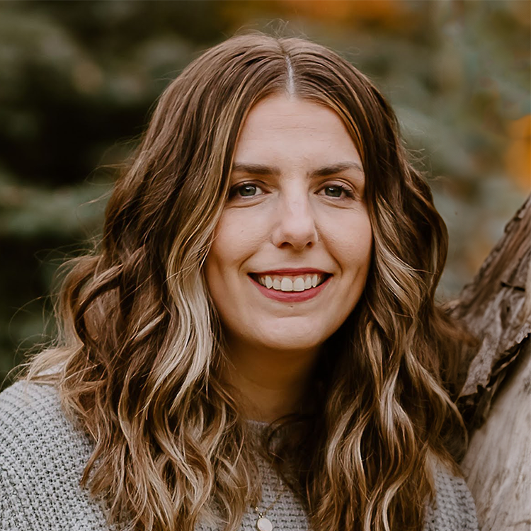 Headshot Laine Young