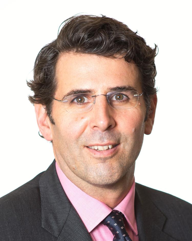 Headshot of Dr. Bradshaw