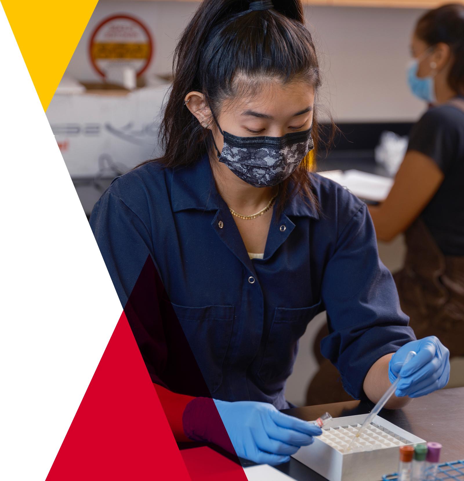 Student in a lab at the University of Guelph