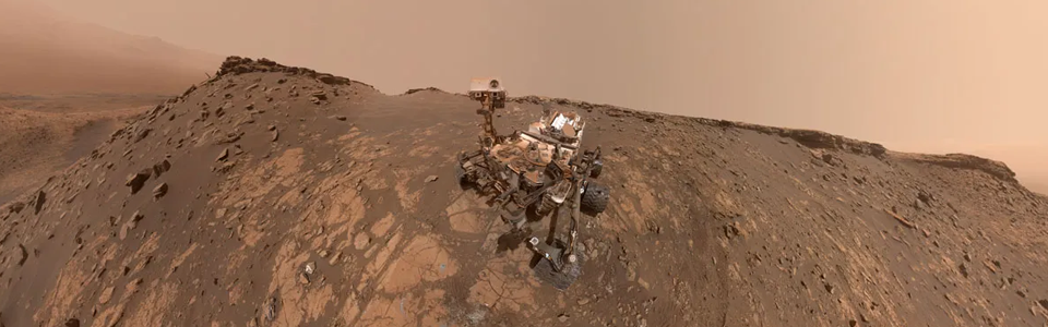 Curiosity rover on mars