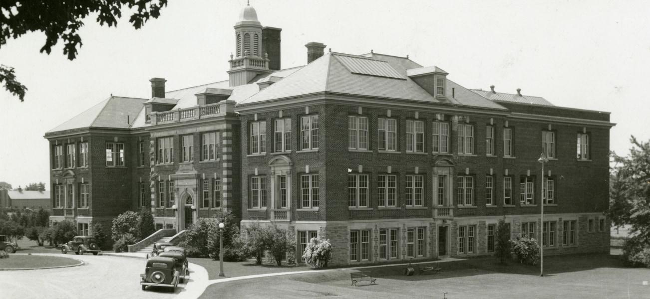 A black and white photo of a university building