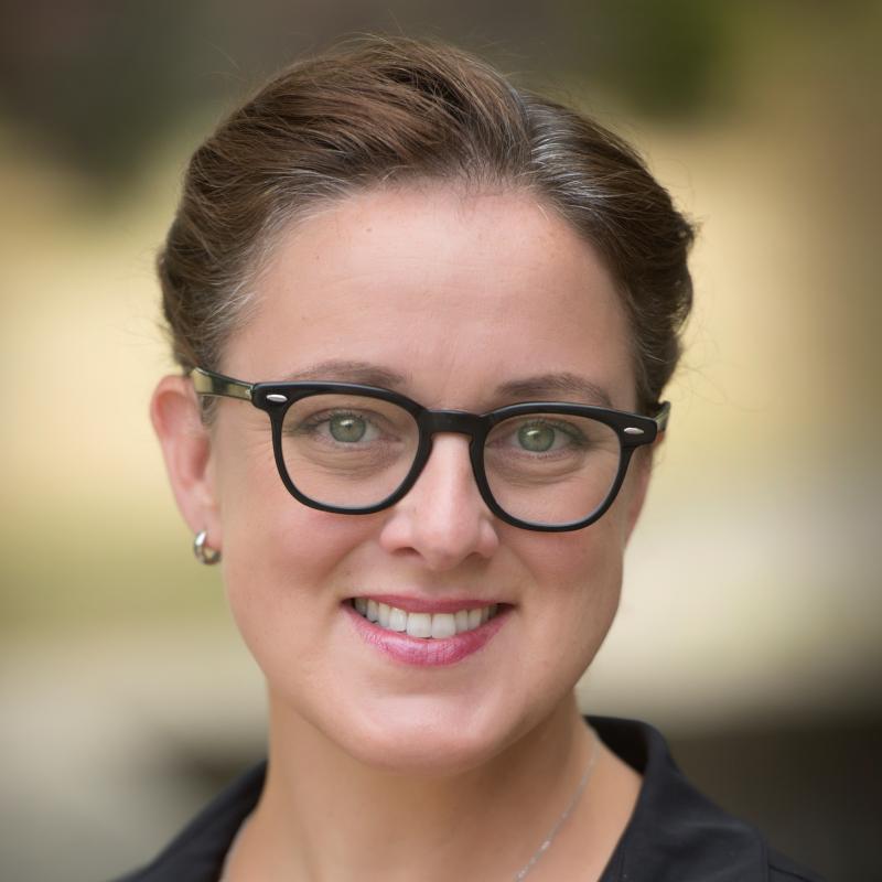 Christine Baes headshot photo