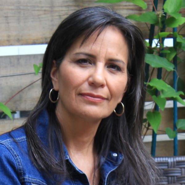 Kim Anderson headshot photo