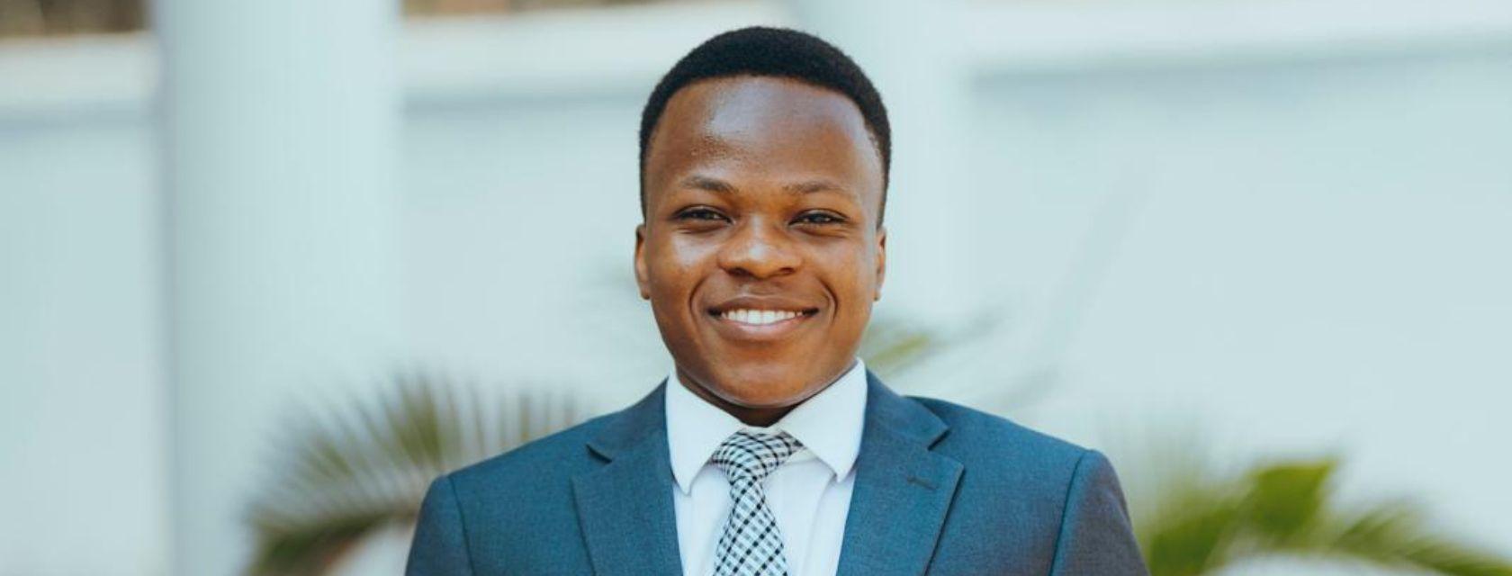 Guelph grad Eddy Dushime poses in a suit. 