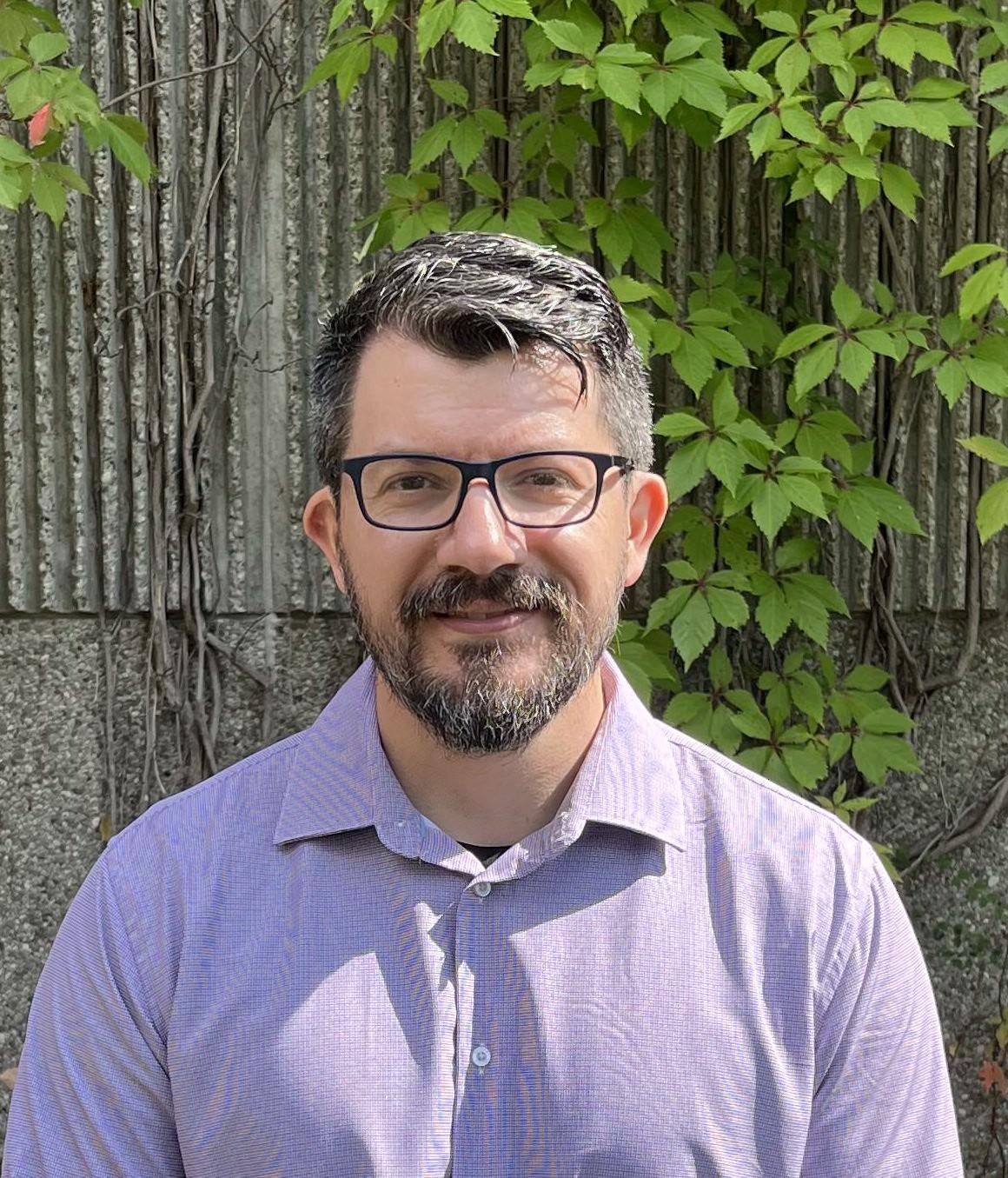 A headshot of Dr. Everson Nunes