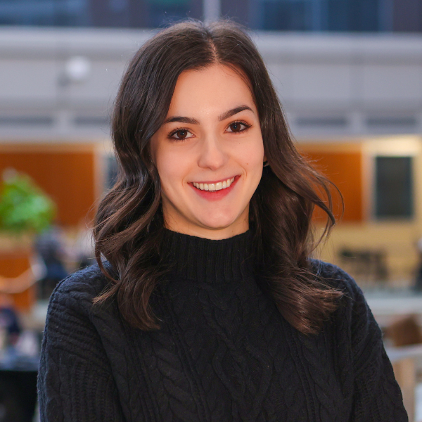 Headshot of Alyssa Medeiros