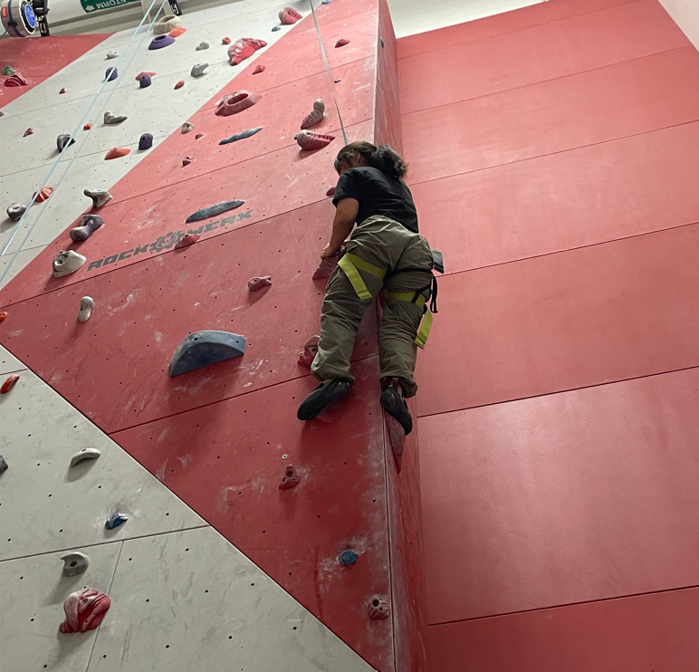 Davina Suh rock climbing