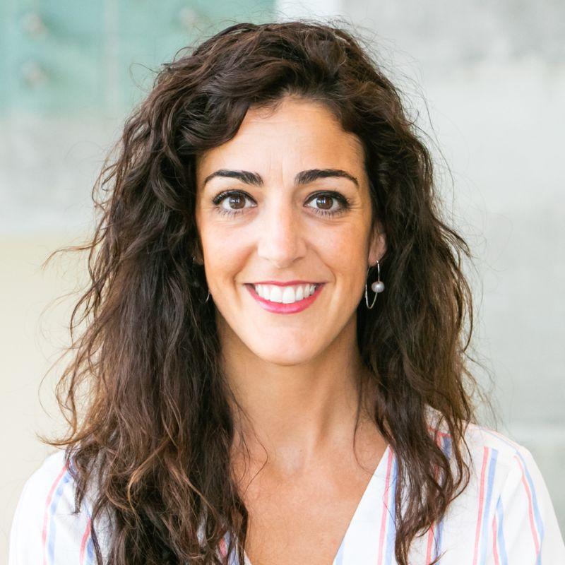 headshot of Dr. Ángela Cánovas