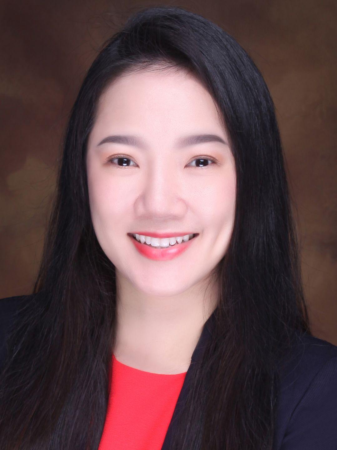 headshot of Dr. Sumitra Auschaitrakul