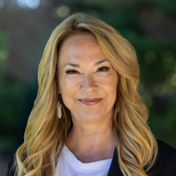 Headshot of Kirsten