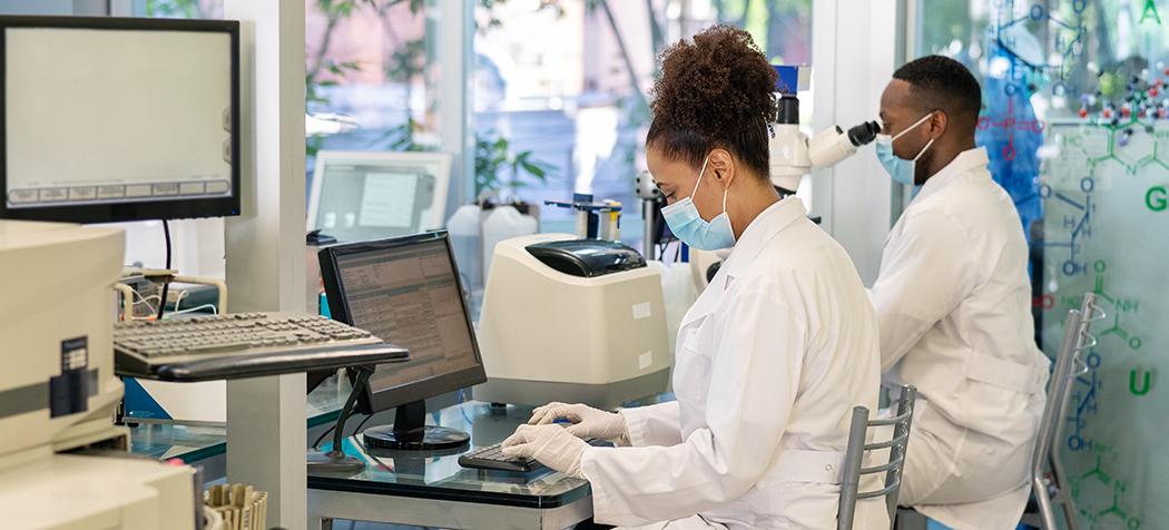Medical lab workers (iStock credit: alvarez)