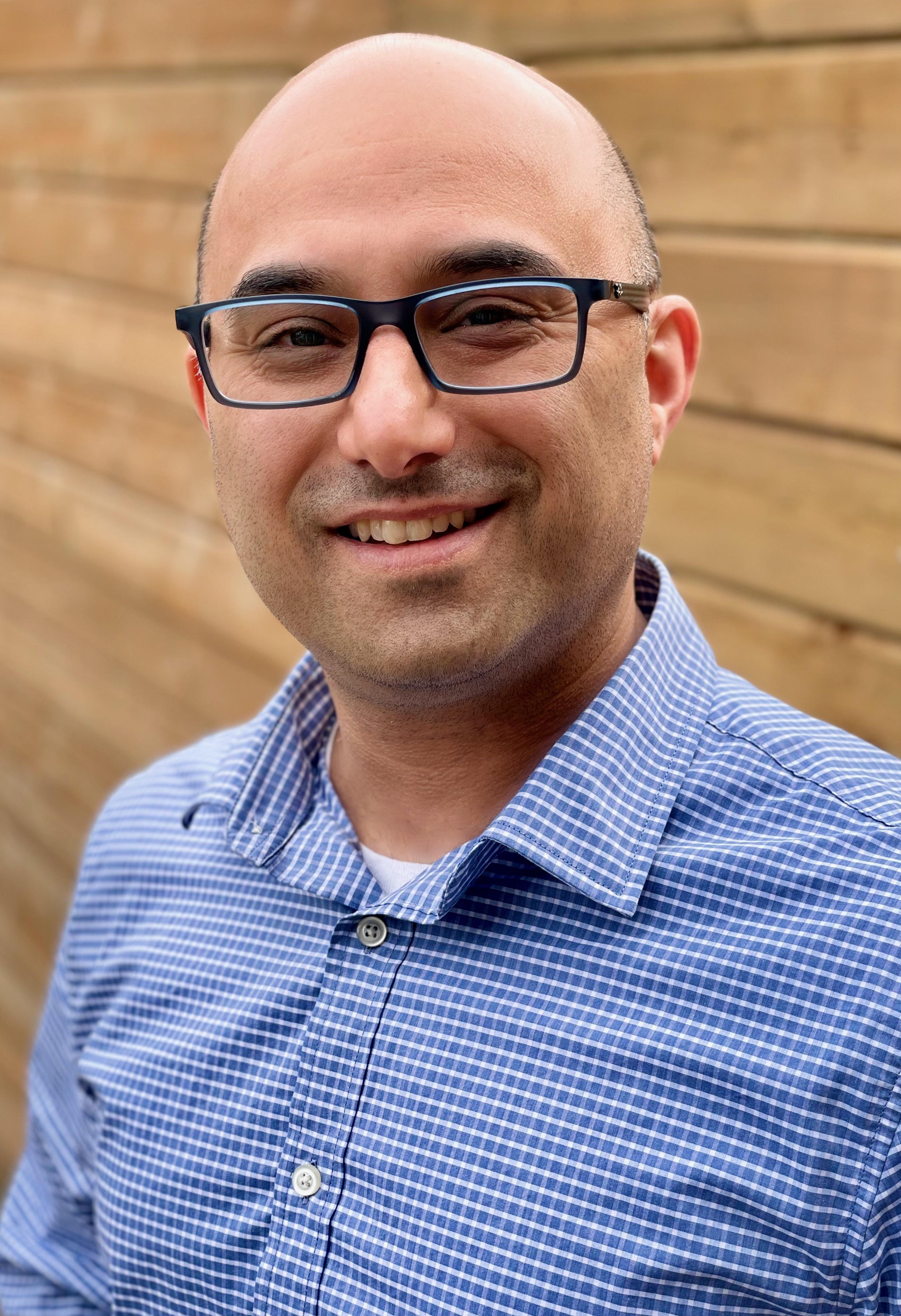 Dr. Cezar Khursigara