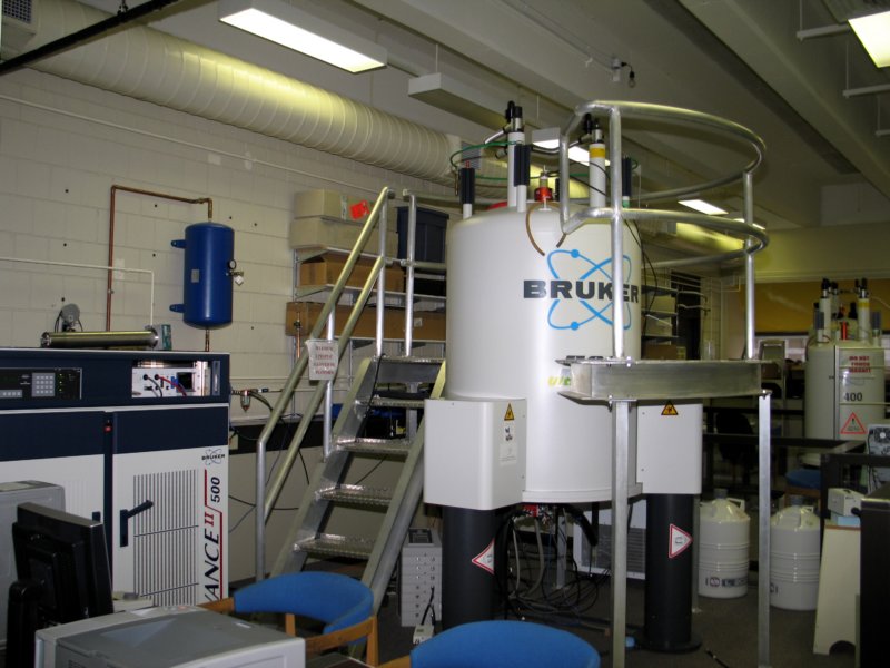 Image of a Bruker 500 MHz NMR spectrometer