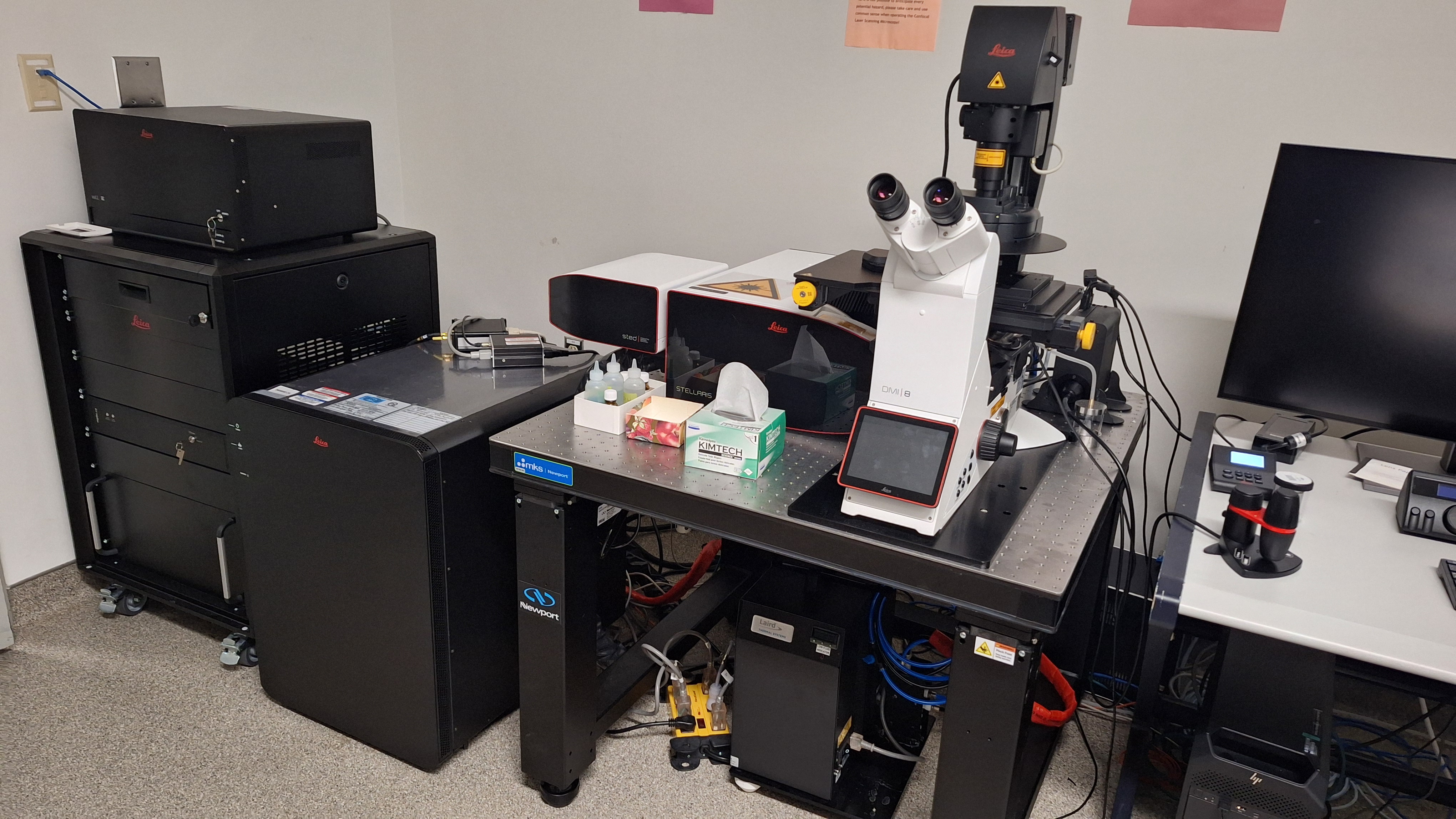 A picture of the Leica Stellaris 8 confocal system with accessory equimpment and computer