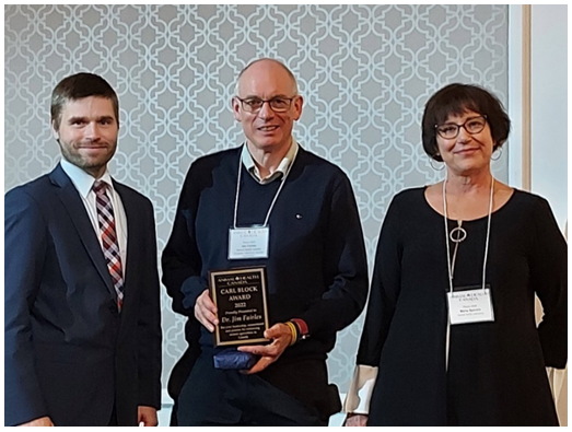 Dr. Jim Fairles receiving the Carl Block award, presented by  Dr. René Roy and Dr. Maria Spinato