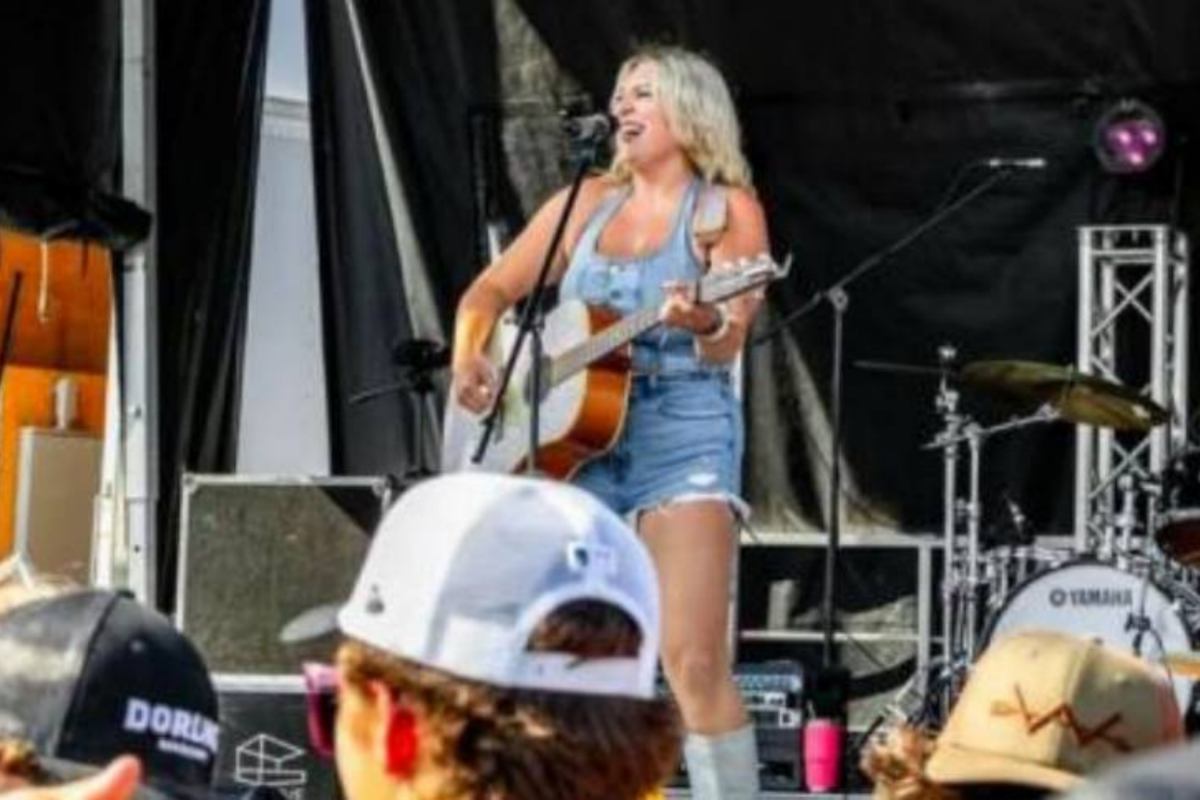 Paige Rutledge, University of Guelph College of Arts alumnus, performing at a concert