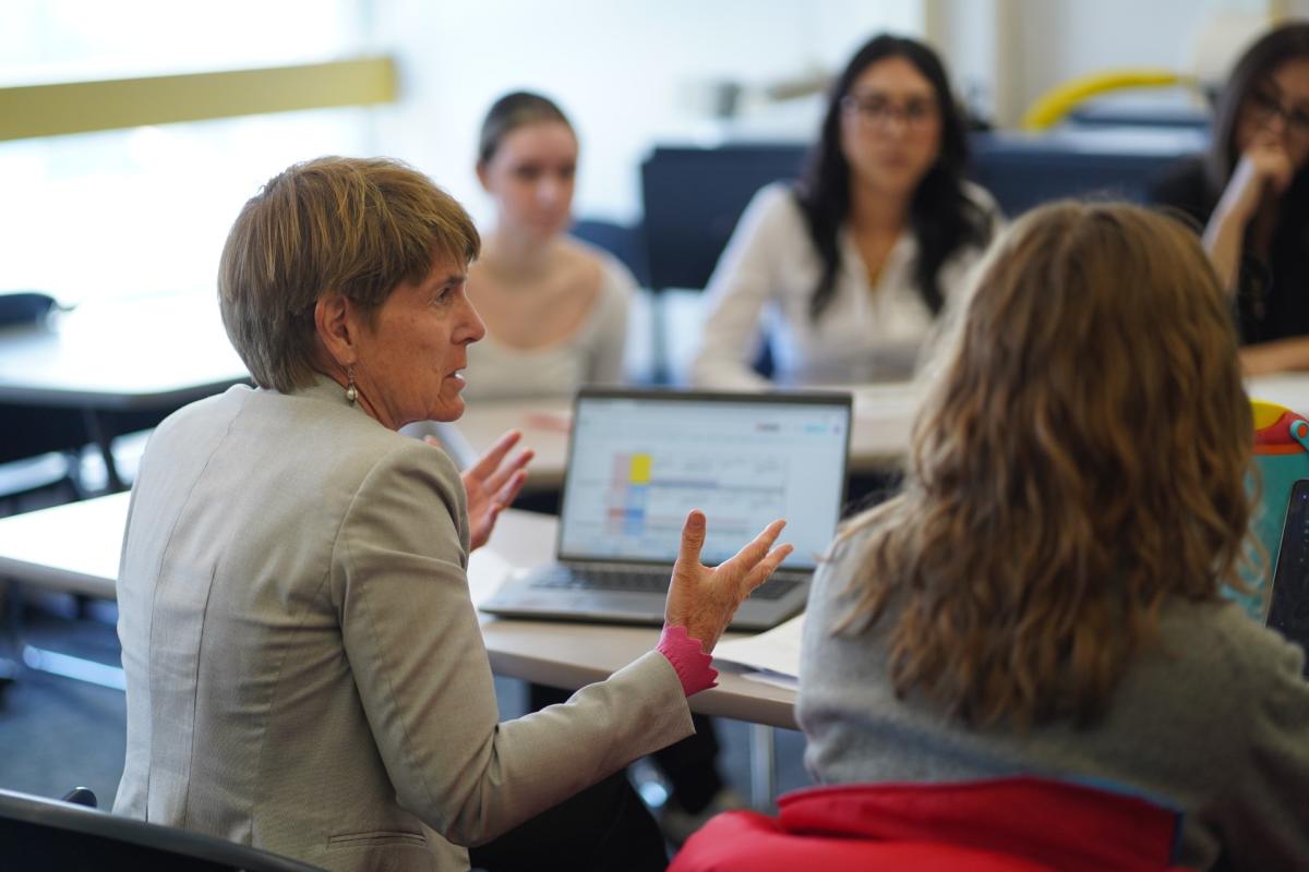 Judges commenting and asking questions during session