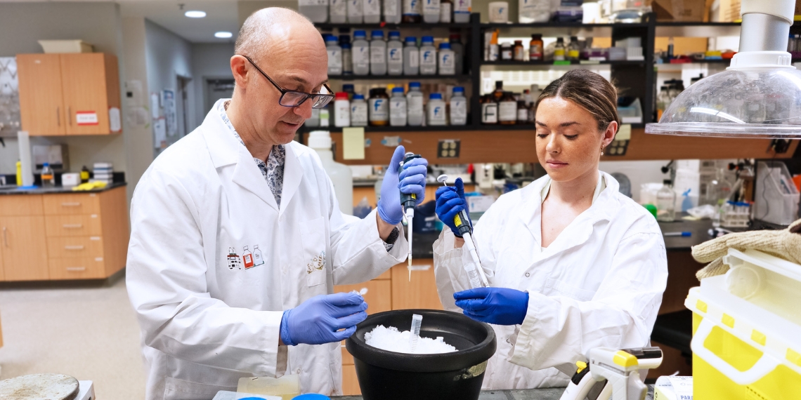 John Dawson and a student pipetting in the lab
