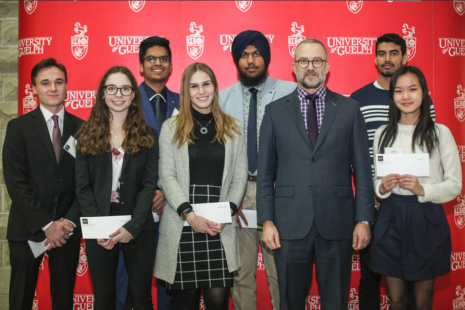 Group photo of second-year Dean's List 2018 recipients