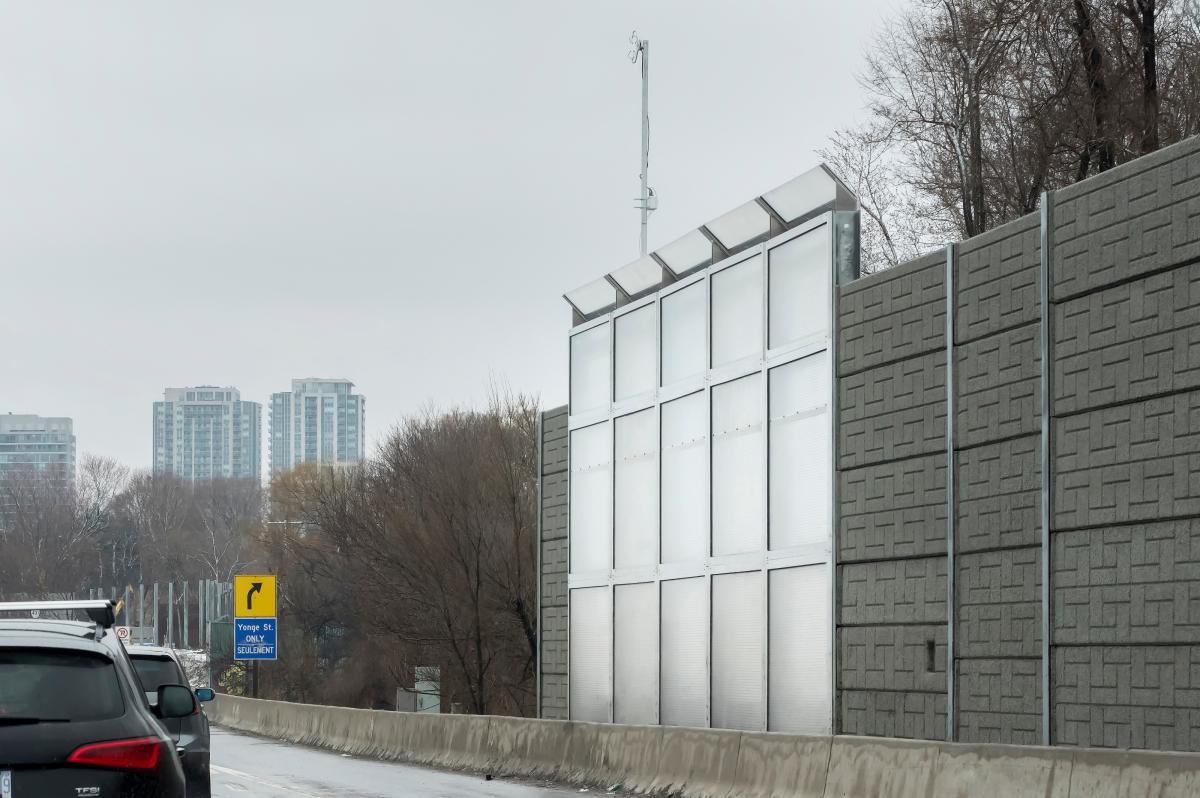 The completed SmogStopSQ pollution control barrier along Highway 401