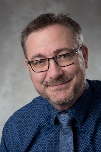 Dr. Stefan Kremer headshot