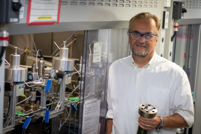 Dr. Marcel Schlaf in lab