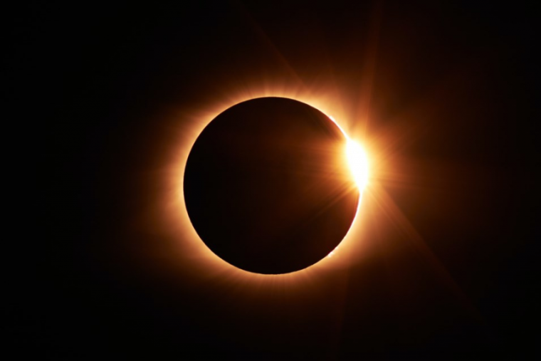 Full solar eclipse.