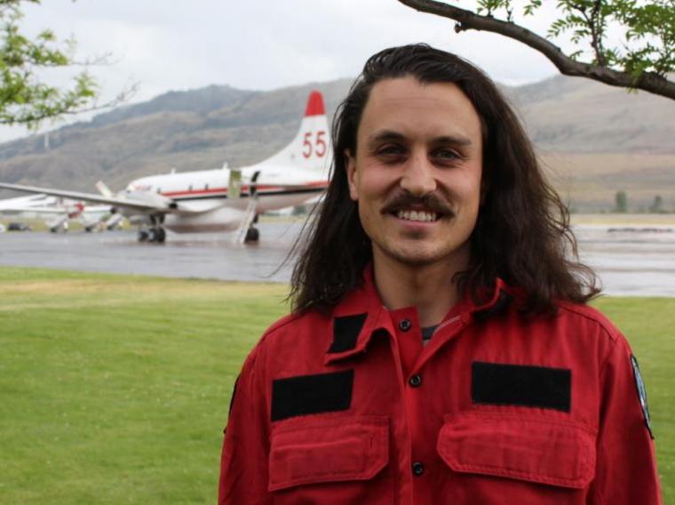 Portrait of Bryan Moreira with a plane in the background