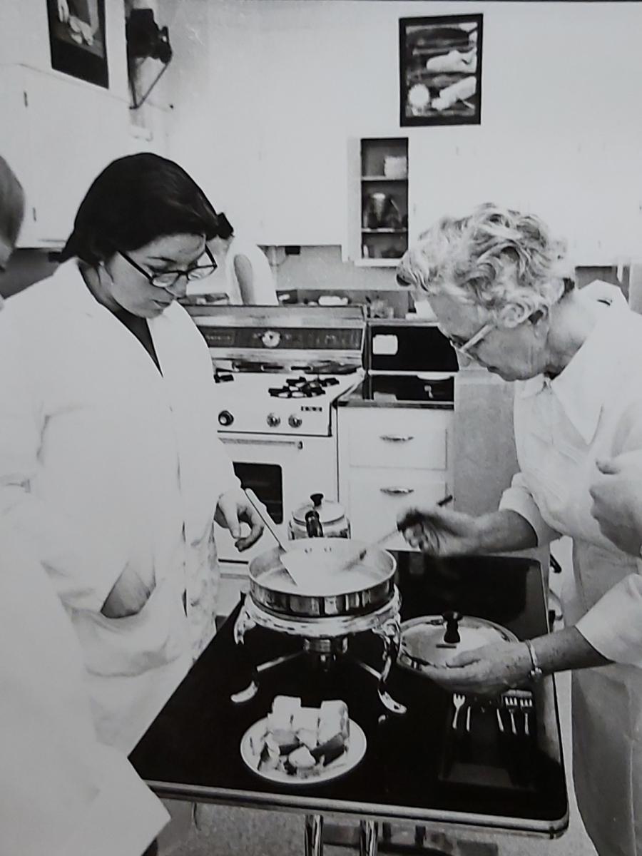 Jo Marie Powers Teaching in the Food Lab