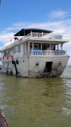 Halong Bay - Cruiser Ship