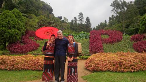 Sapa - Dragon Mountain with new friends