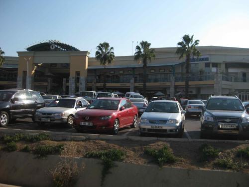 Strip mall with cars parked out front