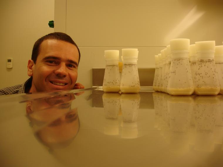 photo of Dr. Gustavo Betini in the lab