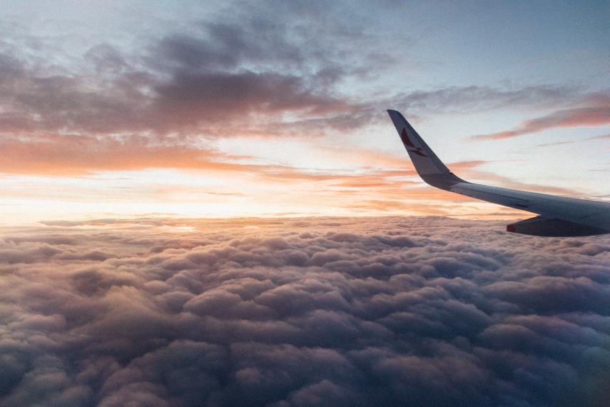 photo of airplane wing