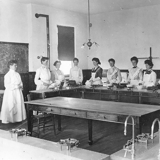 Macdonald Institute cooking class 1904