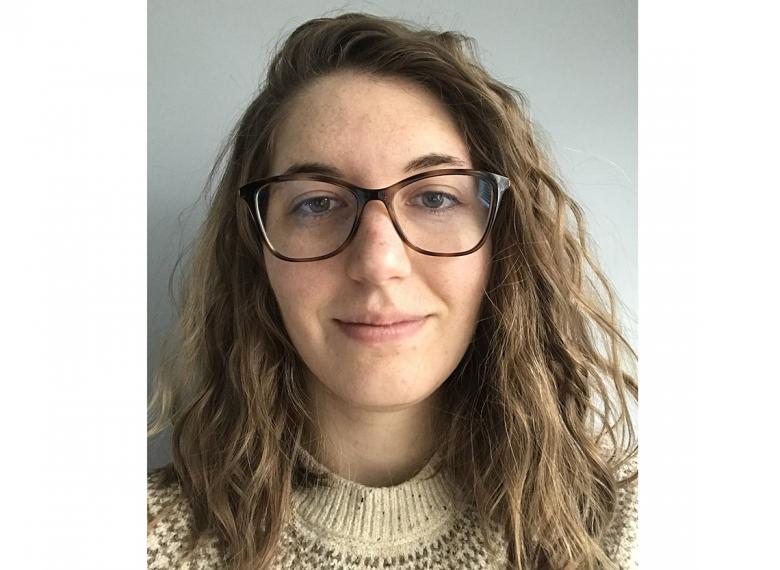 Head shot of Robyn.