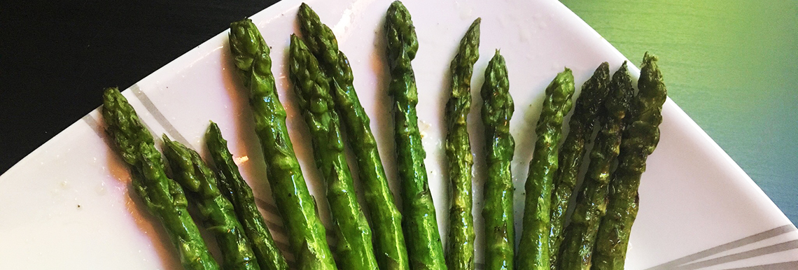 A plate of asparagus.