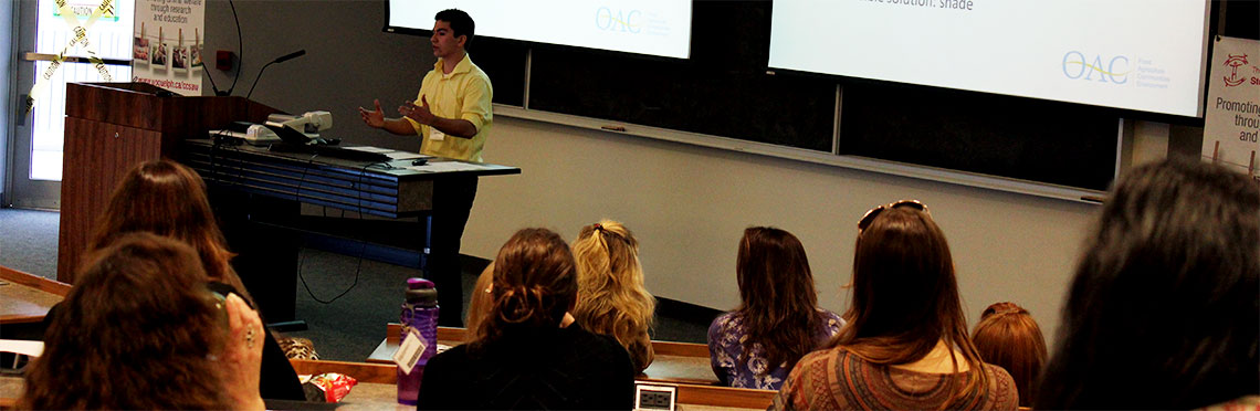Santiago Palacio presents to the audience through a slideshow his research on dairy cattle.