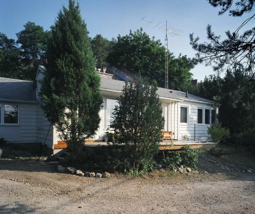 29 University Avenue East is a 1956 bungalow