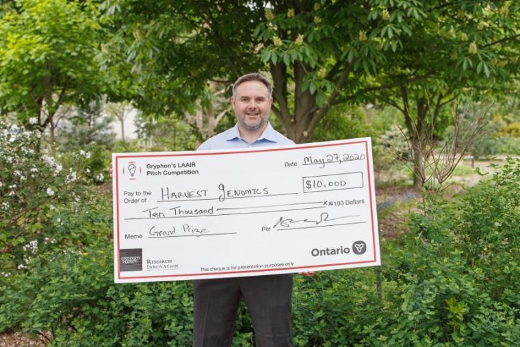Harvest Genomics co-founder and CEO Chris Grainger pictured with 2020 Gryphon's LAAIR Prize Cheque
