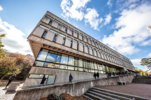 The outside of McLaughlin Library at the University Guelph